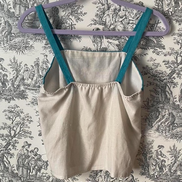 Beautiful Vintage Crop Top - Picture 2 of 4